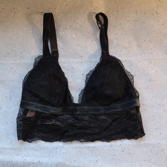 BUY 1 GET 1 FREE VICTORIA SECRET BLACK MESH BRA - Picture 2 of 11